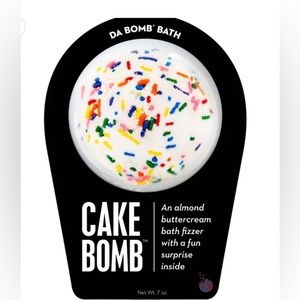 ❤️‍🔥HOST PICK❤️‍🔥NWT DA BOMB BATH, Large BATH BOMB CAKE ALMOND BUTTERCREAM